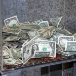 rok jinak ilustrace peníze