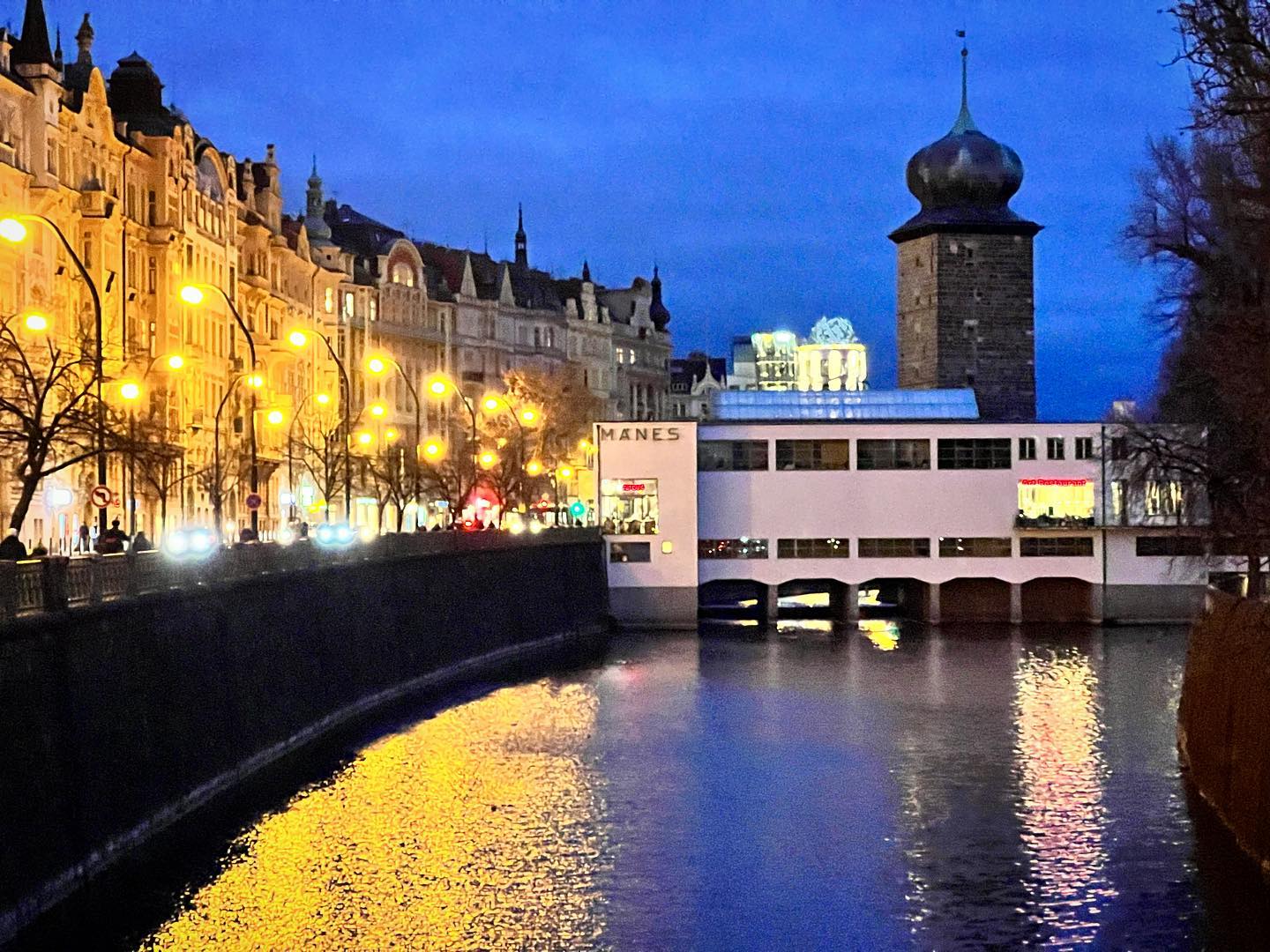 amazing #bluehour today in #prague #sky #travel #city #river #czechrepublic #nightphotography #iphone #iphone13pro #nofilter #praha