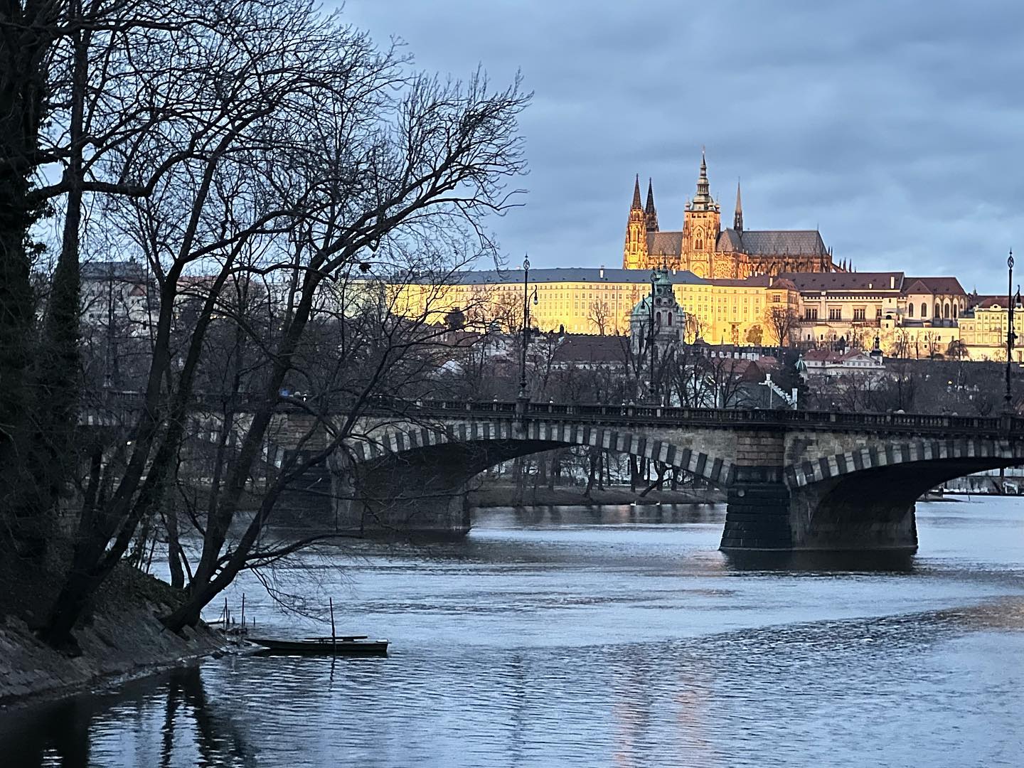 amazing #light over #prague #castle and Vltava river just now… #nofilter #shotoniphone #iphone13pro #nightphotography #travel #tourism #praha #czechrepublic #landscapephotography