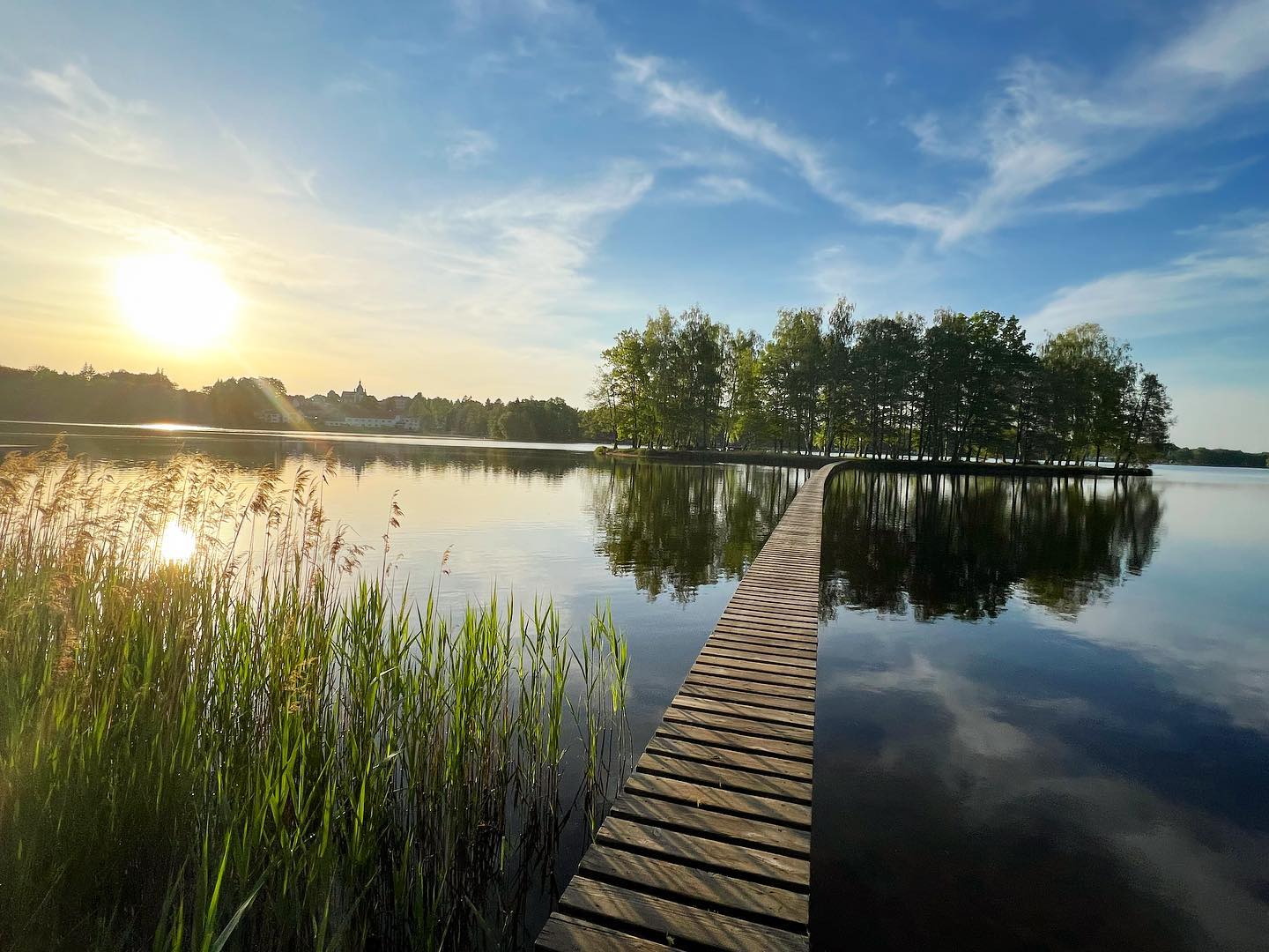 probably the most beautiful hidden #treasure of the central #europe is the #třeboň region - fantastic region of #ponds , old #trees and mighty #nature … just now an amazing #sunset of a rather hot day #travel #landscape #landacapephotography #czechrepublic #třeboňsko