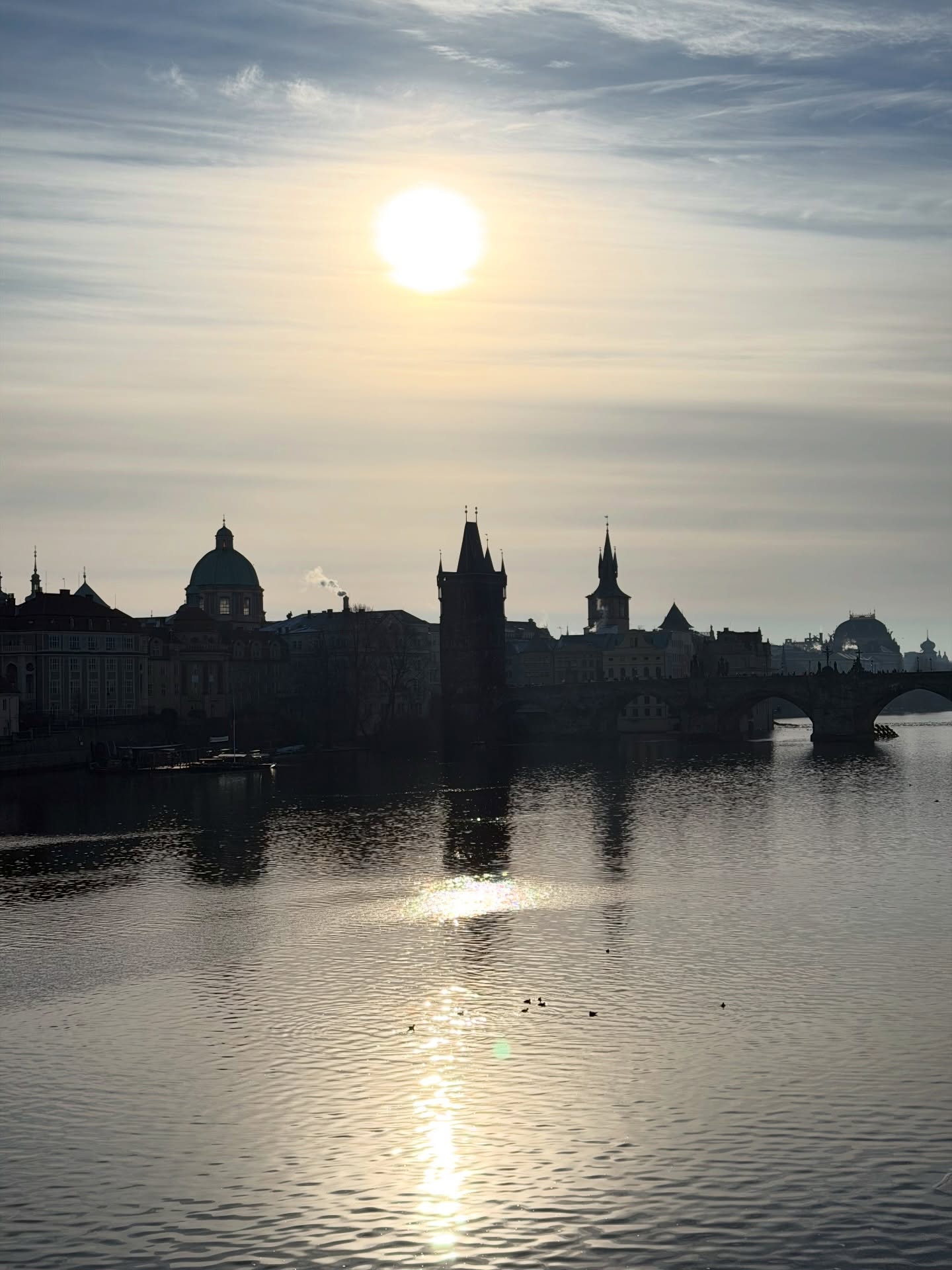 Praha dnes, 8 stupňů pod nulou, dokonalé světlo…#prague #czechrepublic #iphone17pro #noedit